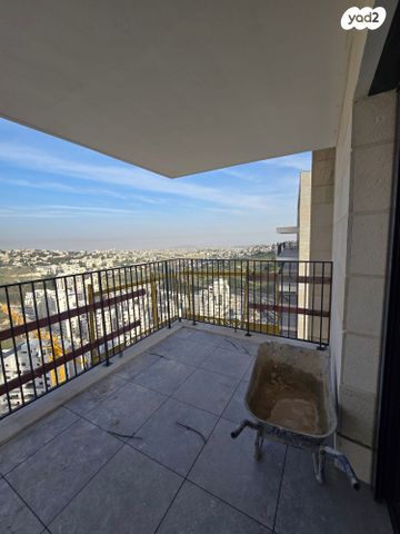 גג/ פנטהאוז, יצחק ארנסט נבנצל, מורדות ארנונה, ירושלים