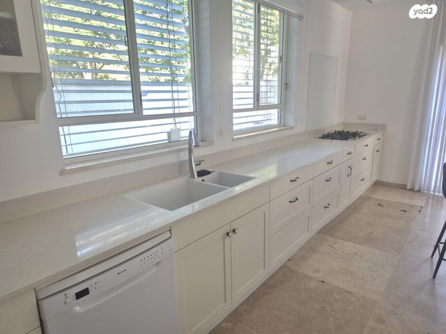 בית פרטי/ קוטג', קרית יערים, רמת השרון