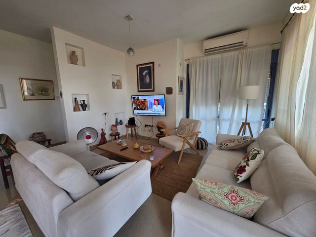 דו משפחתי, ראש פינה