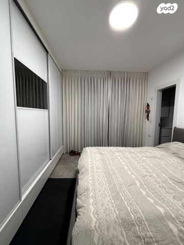 דירת גן, מרים ילן שטקליס, רעננה