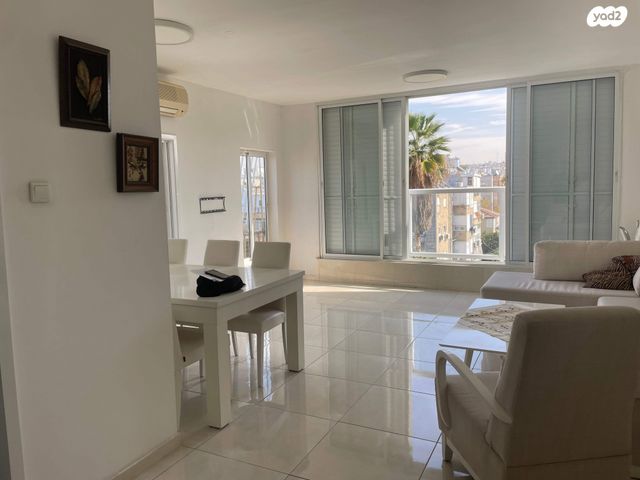 דירה, שדרות העצמאות, לב העיר, בת ים