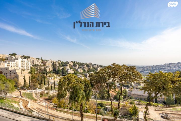 דירה, מרדכי אלקחי, ארמון הנציב, תלפיות מזרח, ירושלים