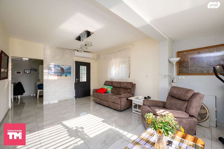 דו משפחתי, נווה אשר, פרדס חנה כרכור