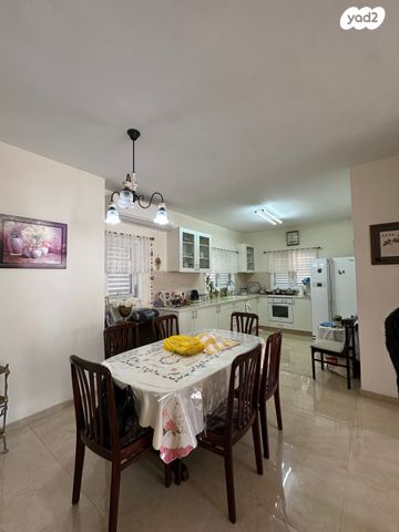 דירה, בית וגן, לב העיר, בת ים