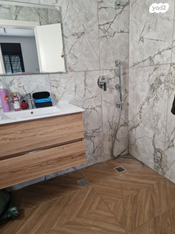 דירה, אצ"ל 5, שז"ר / דקר, טירת כרמל