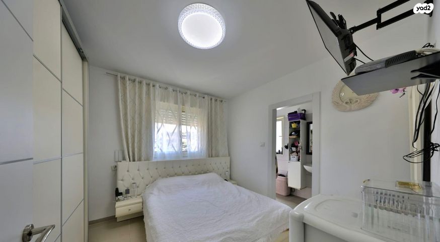 דירה, השקד, רכסים, רכסים