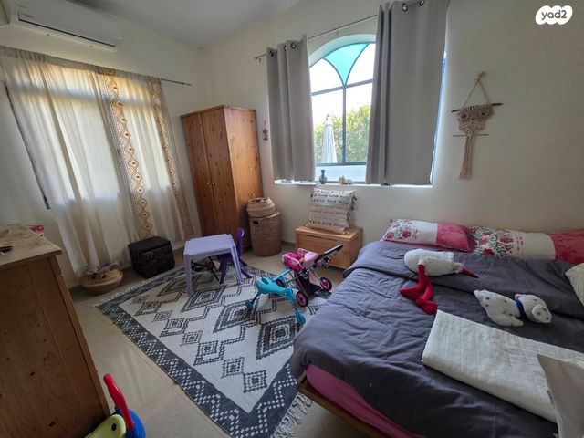 דו משפחתי, ראש פינה