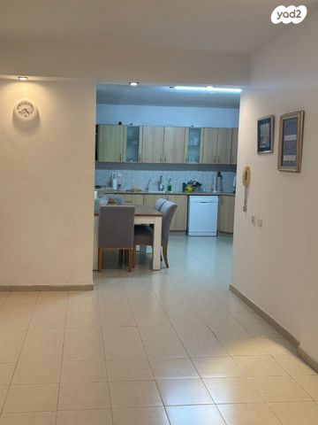 דירה, שדרות בר אילן, לב העיר, בת ים