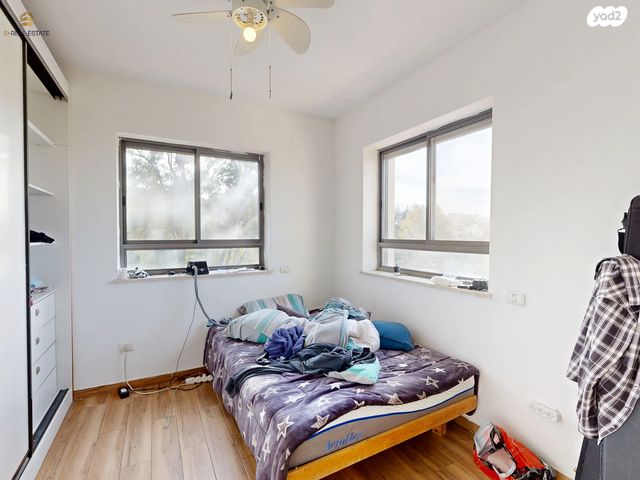 דו משפחתי, הר אדר