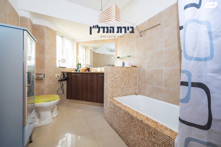 דירה, מרדכי אלקחי, ארמון הנציב, תלפיות מזרח, ירושלים