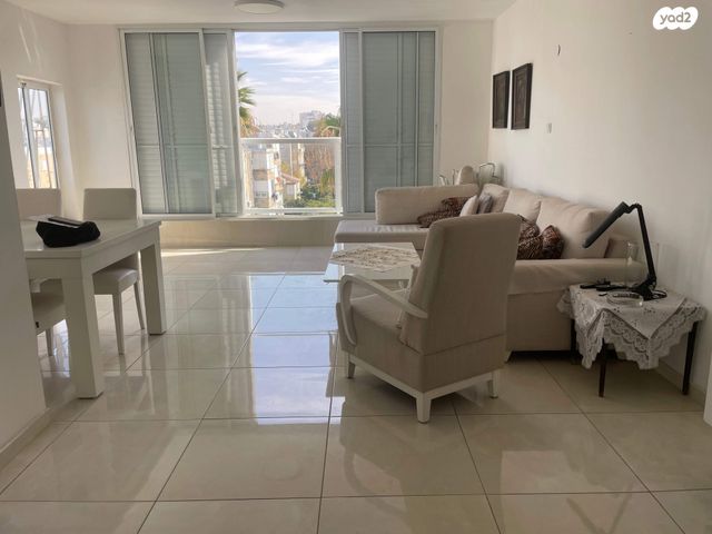 דירה, שדרות העצמאות, לב העיר, בת ים