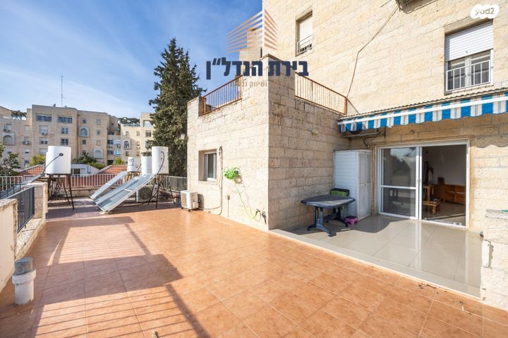 דירה, מרדכי אלקחי, ארמון הנציב, תלפיות מזרח, ירושלים