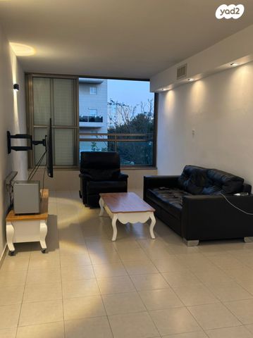 דירה, שדרות בר אילן, לב העיר, בת ים