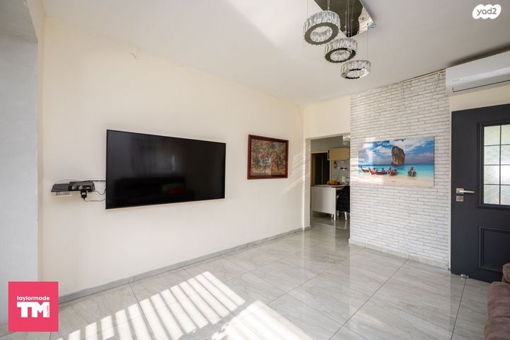 דו משפחתי, נווה אשר, פרדס חנה כרכור