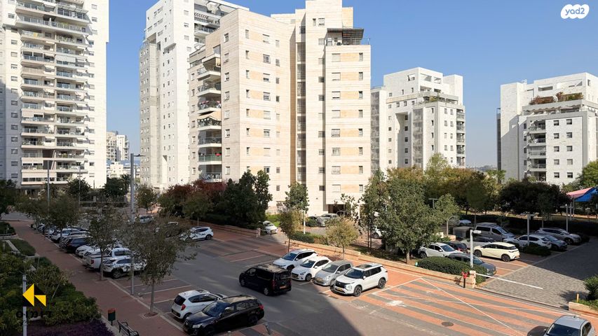 דירה, פרופ' אפרים קציר, רחובות המדע, רחובות