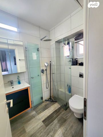 דירה, רחובות המדע, רחובות