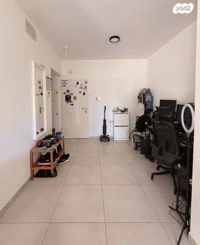 דירה, דגן, עמירם, פרדס חנה כרכור