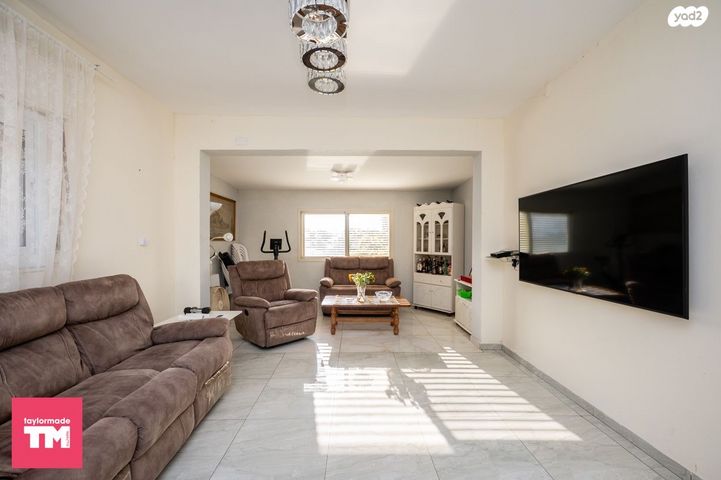 דו משפחתי, נווה אשר, פרדס חנה כרכור