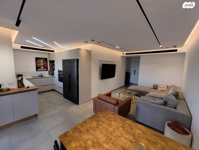 גג/ פנטהאוז, יוסי בנאי 83, פסגות אפק, ראש העין