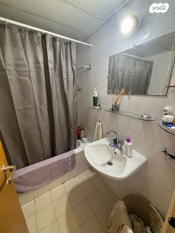 דירה, רש"י, נחלת גנים, רמת גן