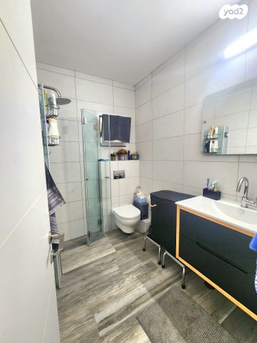 דירה, רחובות המדע, רחובות