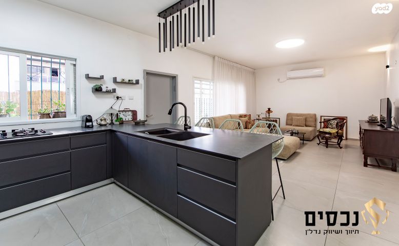 דירה, הרב שקדי 1, מחנה יהודה, פתח תקווה