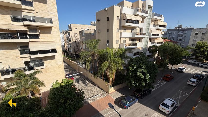 דירה, אנה פרנק, בנות חיל, ראשון לציון