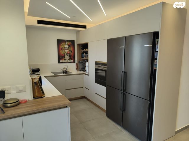 גג/ פנטהאוז, יוסי בנאי 83, פסגות אפק, ראש העין