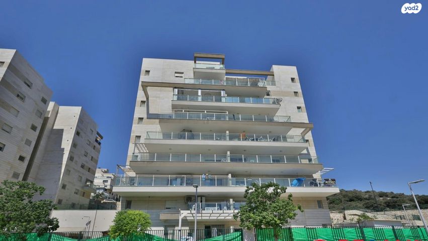 דירה, השקד, רכסים, רכסים