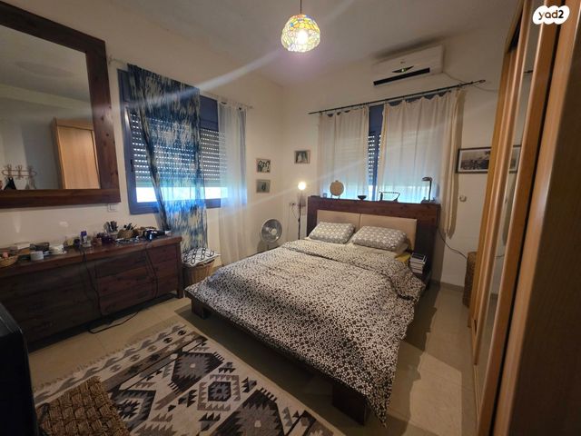 דו משפחתי, ראש פינה