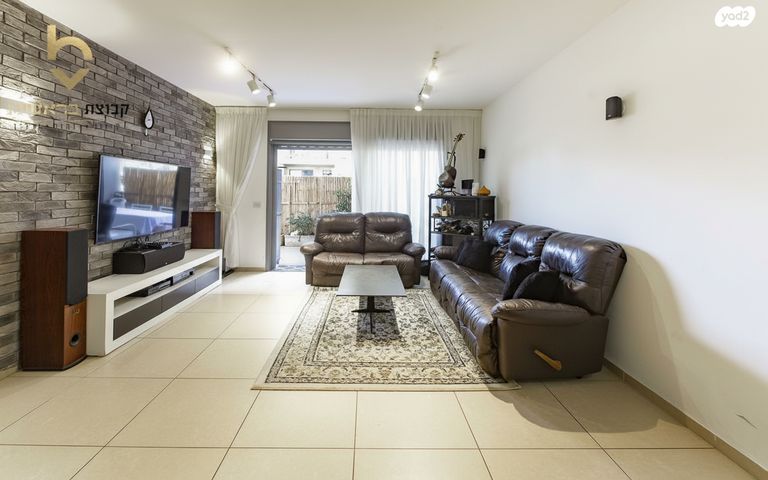 דירה, הרברט סיימון, פסגות אפק, ראש העין