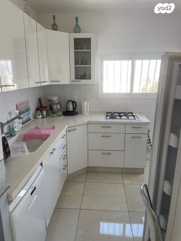 דירה, שדרות העצמאות, לב העיר, בת ים