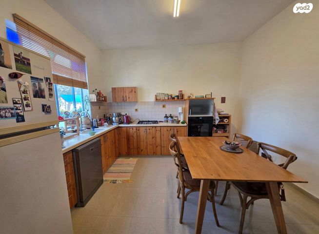 דו משפחתי, ראש פינה