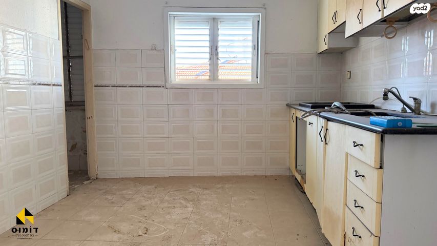 דירה, אנה פרנק, בנות חיל, ראשון לציון