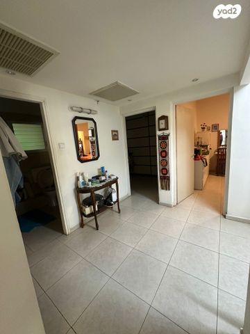 דירת גן, גרנדוס, קרית בורוכוב, רמת גן