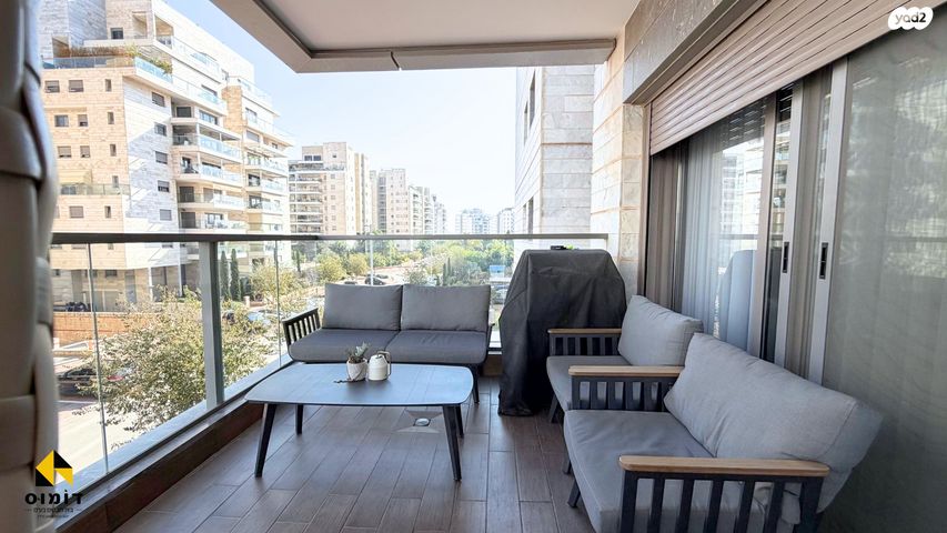 דירה, פרופ' אפרים קציר, רחובות המדע, רחובות