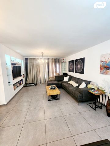 דירה, רחובות המדע, רחובות