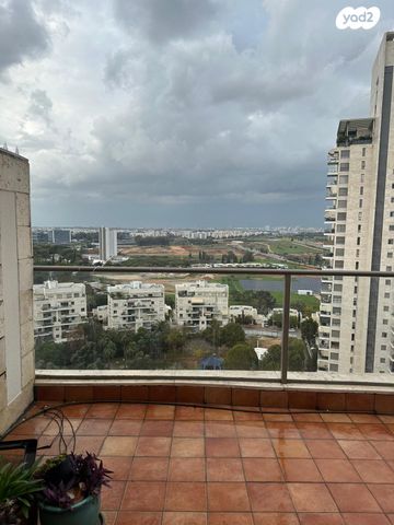 דירה, כרמל 9, אחוזת הנשיא, רחובות