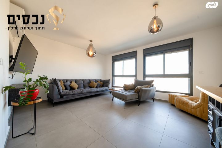 דירת גן, ענבר, נעלה, נעלה