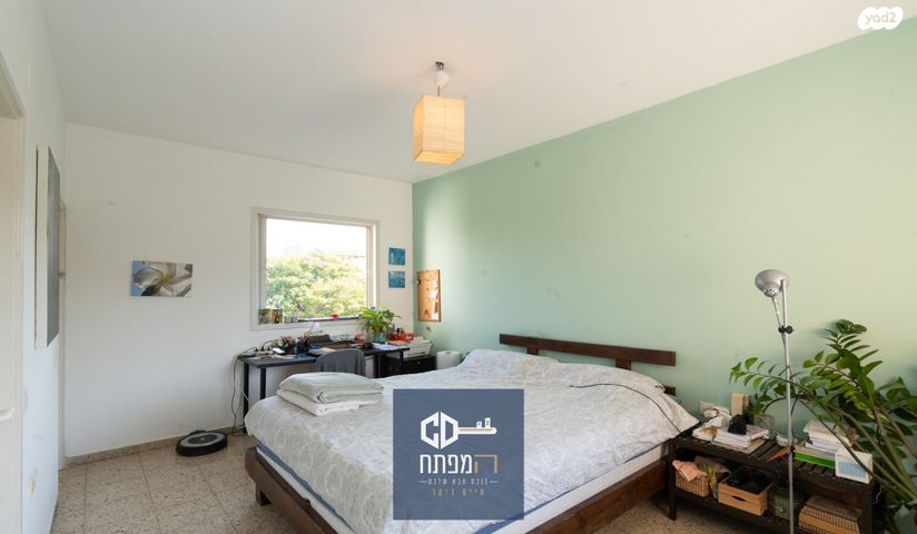 דירה, מלכי יהודה, הרצליה הירוקה, נווה עובד, הרצליה