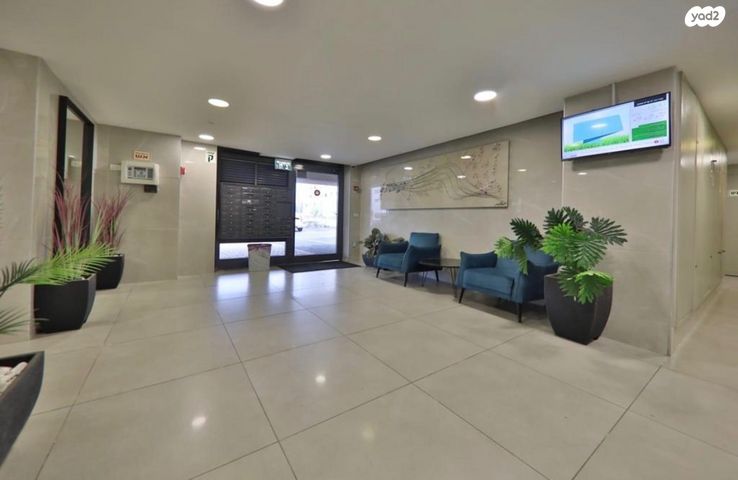 דירה, עוזי חיטמן, משכנות האומנים, קרית מוצקין