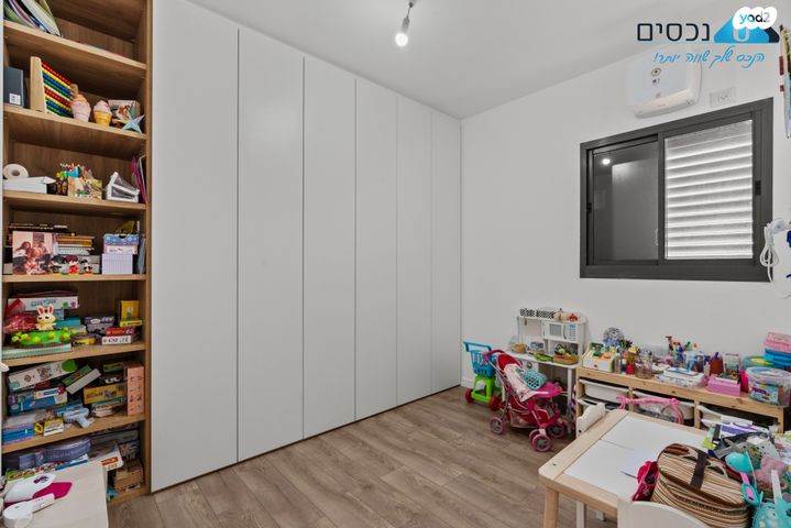 דירה, שמעון פרס, מורשת, מודיעין מכבים רעות