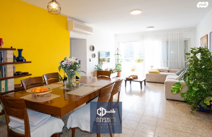 דירה, מלכי יהודה, הרצליה הירוקה, נווה עובד, הרצליה