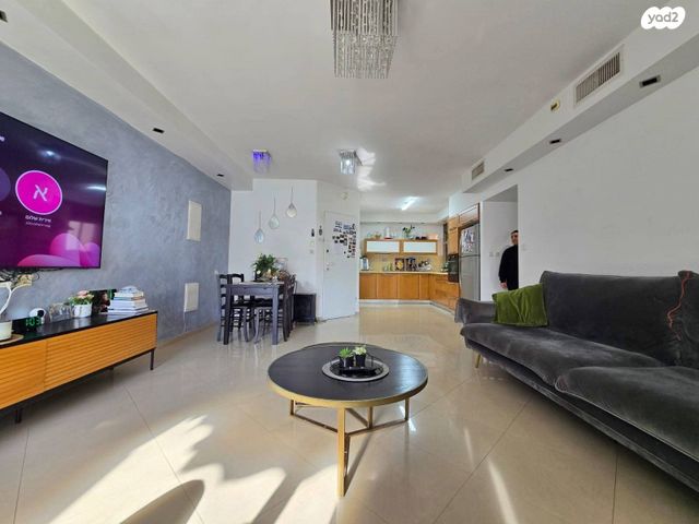 דירה, עוזי נרקיס, קרית רבין, חולון