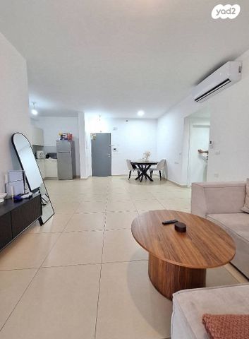 דירה, גאולה כהן, נאות פרס, רמלה