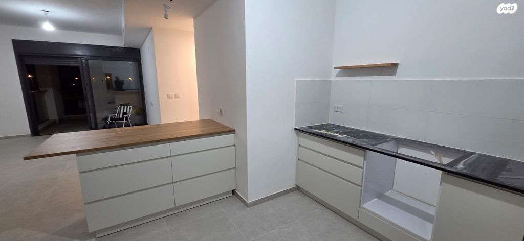 דירה, אלה, בת חפר, בת חפר