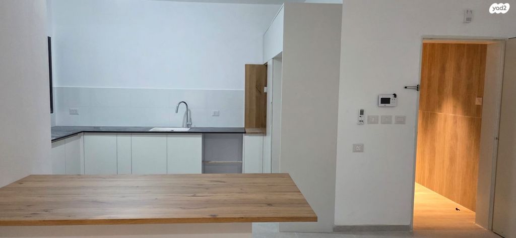 דירה, אלה, בת חפר, בת חפר