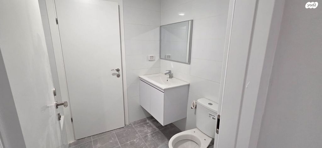 דירה, אלה, בת חפר, בת חפר