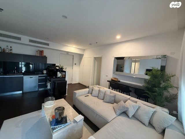 ניסים אלוני 