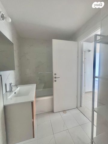 דירה, גרציאני יצחק 8, גני שרונה, קרית הממשלה, תל אביב יפו